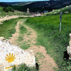 Scallop shell camino into Hontanas